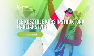 Dowiedz się, ile kosztuje kurs na instruktora narciarstwa. Młoda kobieta z nartami i logo PAKIS.