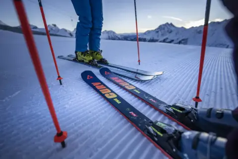 Narty Fischer "The CURY" gotowe do jazdy. Sprawdź zieleniec ski cennik i ruszaj na stok!