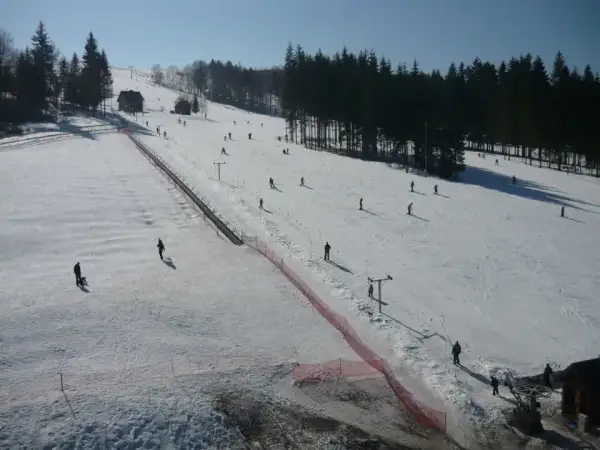 Kiedy zaczyna się sezon narciarski w Polsce? Sprawdź daty otwarcia stacji